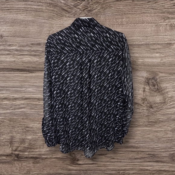 ⭐️Lane Bryant Black and White Blouse Size 18/20 - Picture 2 of 5